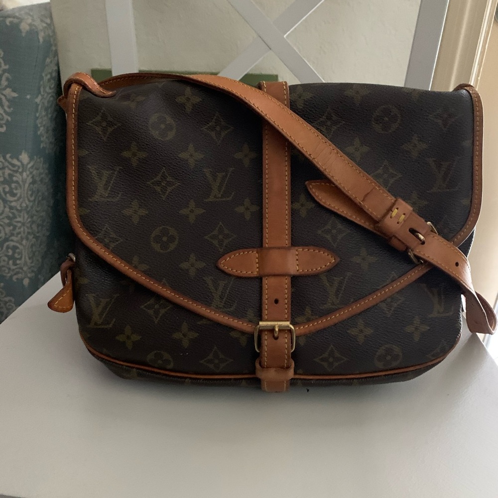 Auth Louis Vitton Samur 30